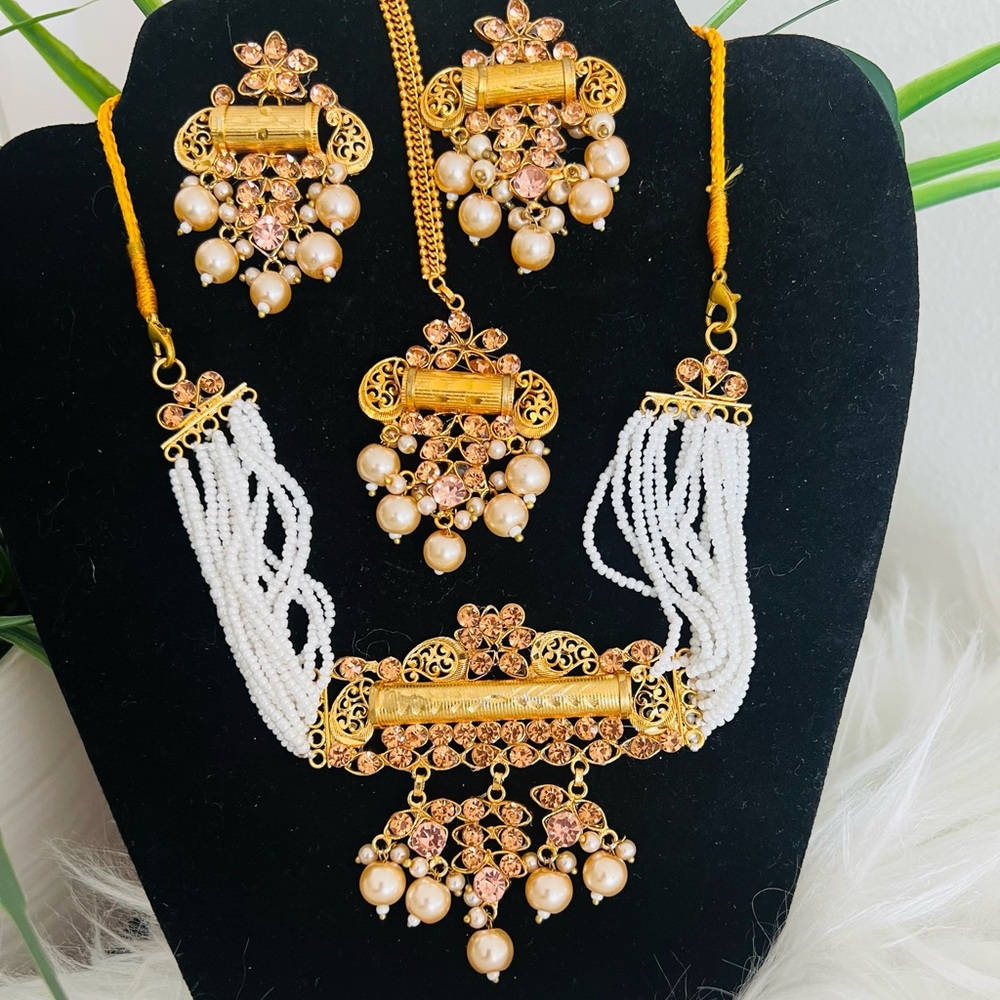 India Elegant Gold and White Pearl Jewelry Set